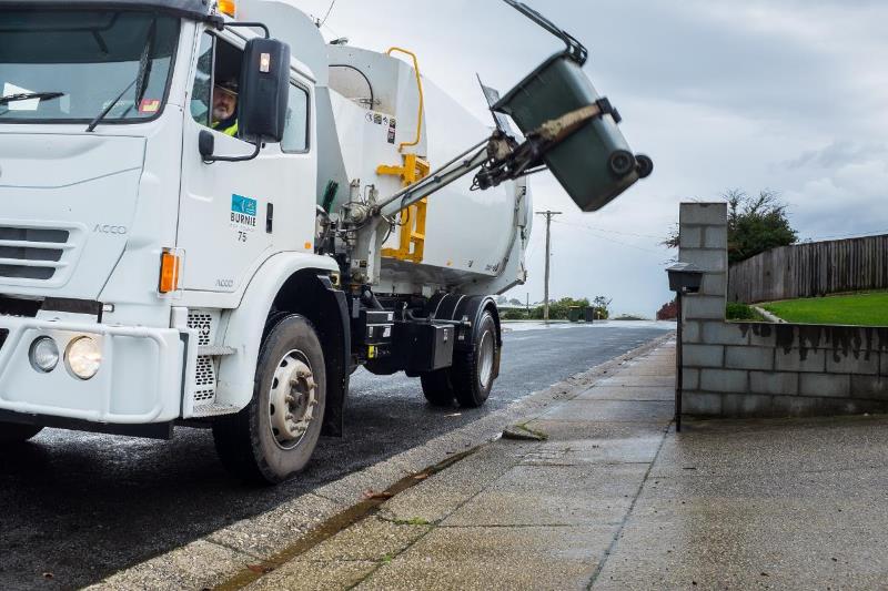 Rubbish Truck lifting Rubbish bin 